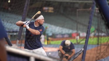 Taking a closer look at Alex Bregman's swing