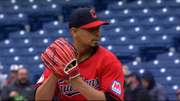 Carlos Carrasco strikes out four Red Sox