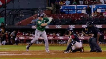 Josh Lester pega jonrón solitario