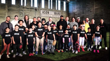Heyward and the Dodgers surprise Little Leaguers