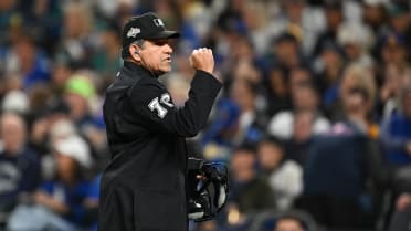 Max Scherzer picks off Leo Rivas after review