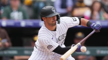 Julien anota en un toque de sacrificio de Freeman