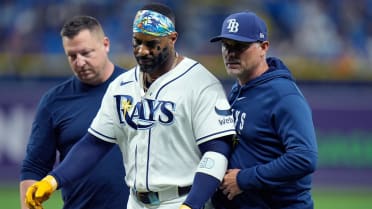 Yandy Díaz sale del juego tras ser recibir pelotazo