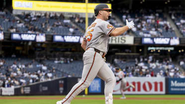Pete Alonso's second homer of the game (43)
