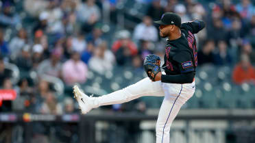 Freddy Peralta fans Hunter Goodman