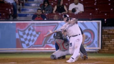 Jake Holton trae con sencillo