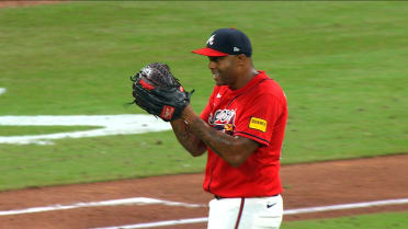 Raisel Iglesias lo salva con gran out de Ozzie Albies