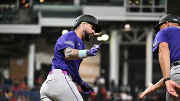 Warming Bernabel's solo homer (2) 