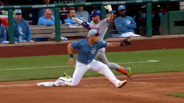 José Tena nabs Jeff McNeil at first after review