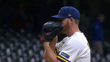 Brandon Woodruff logra su primer ponche en 2026