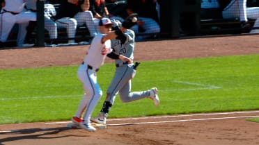 Orioles turn inning-ending double play, call stands