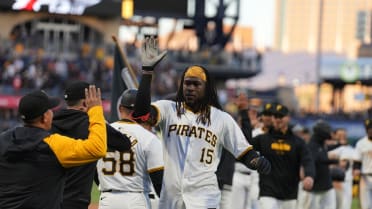 Oneil Cruz walks it off for the Pirates in extras