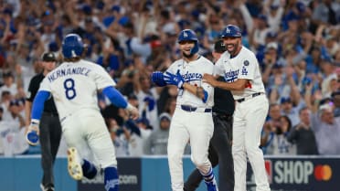 Dodgers dejan tendidos a Filis