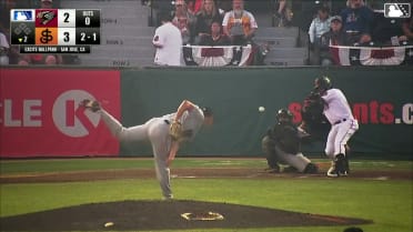 Jhonny Level's fourth homer