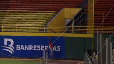 Engel Beltré captura contra la pared