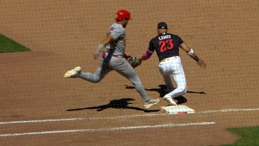 Ryan Kreidler nabs José Fermín after review