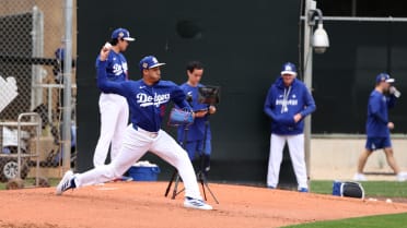 Edwin Diaz tosses bullpen session in Dodgers camp