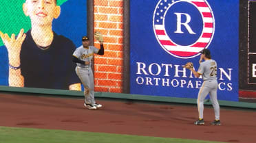 Esmerlyn Valdez's jumping catch