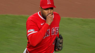 Jeimer Candelario's tremendous long-range throw