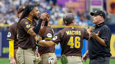 Stammen y Tatis Jr. expulsados en la 7ma