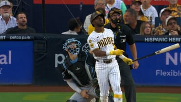 Samad Taylor pega jonrón solitario 