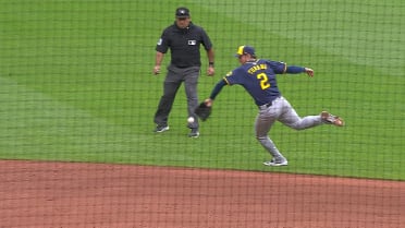 Brice Turang's terrific backhanded stop
