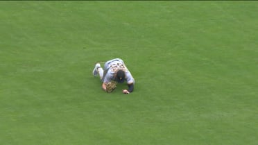Jack Suwinski's inning-ending diving catch