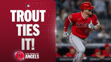 Jonrón de 3 carreras de Mike Trout