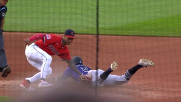 Austin Hedges catches Tyler Freeman stealing