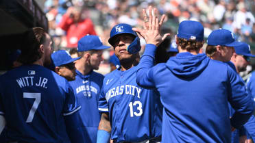 Royals score seven runs in the 9th inning