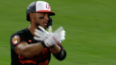 Jeremiah Jackson pega su segundo jonrón del juego