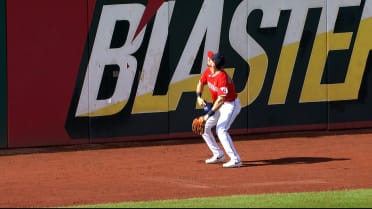 Daniel Schneemann returns hat (eventually) to fan