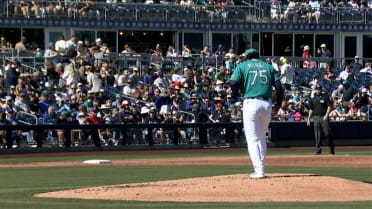 Andrés Muñoz strikes out Casey Schmitt in the 3rd
