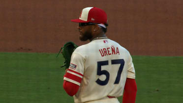 Walbert Ureña strikes out Jeremy Peña