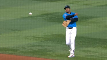 Xavier Edwards realiza una bonita parada de revés