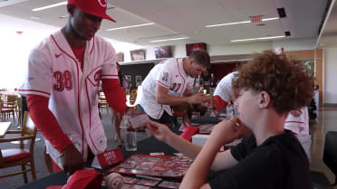 Reds Host Reverse Card Signing