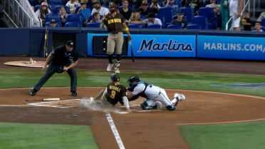 Marlins evitan carrera con jugada en el plato