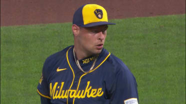 Trevor Megill strikes out the side in the 8th