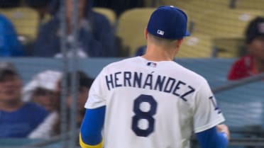 Enrique Hernández saca el out en home