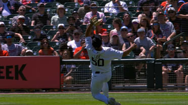Hao-Yu Lee's sliding catch