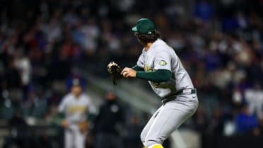 Nick Kurtz's heads-up play nabs Francisco Lindor