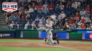 Field View: Miguel Vargas' solo home run