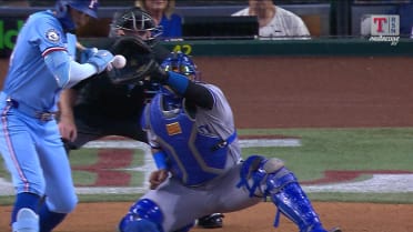  Brandon Nimmo strikes out on foul tip after review