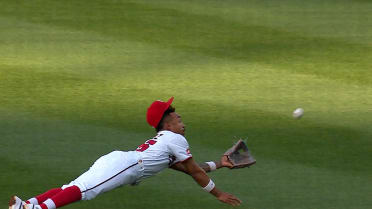 Nasim Nuñez's athletic diving catch