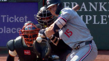Luke Keaschall se poncha con foul tip tras revisión