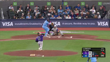 Jesús Sánchez es puesto out con roletazo a 1B