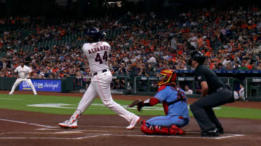 Yordan Álvarez conecta su 9no HR del año