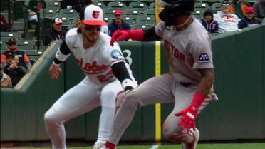 O'Neill nabs Rafaela at 3rd for the double play