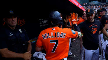Jackson Holliday remolca a Coby Mayo