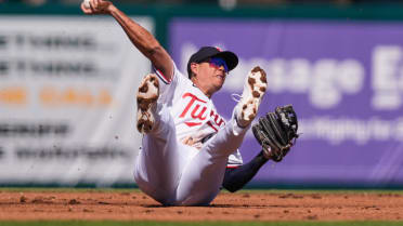 Gio Urshela's acrobatic play